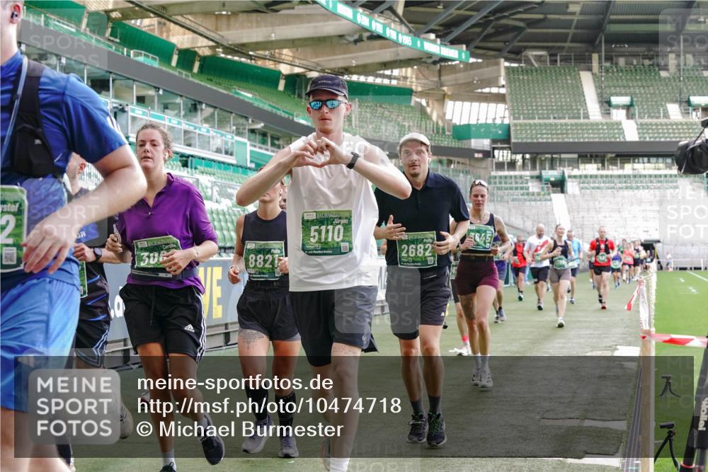 13.09.2026 - 21. swb-Marathon Bremen Michael Burmester http://msf.ph/oto/10474718 13.09.2026 13:16:07 Laufen im Stadion 134, 143, 153, 231, 263, 266, 267, 271, 300, 414, 598, 612, 653, 990, 1047, 1185, 1312, 1465, 1539, 1825, 1874, 1987, 2013, 2218, 2235, 2259, 2351, 2359, 2363, 2381, 2385, 2386, 2466, 2468, 2484, 2494, 2562, 2579, 2664, 2667, 2678, 2690, 2691, 2698, 2737, 2760, 2778, 2783, 2797, 2799, 2846, 2859, 2861, 2865, 2874, 2958, 2974, 2996, 3001, 3075, 3133, 3157, 3165, 3185, 3237, 3265, 3331, 3355, 3366, 3382, 3387, 3486, 3501, 3512, 3670, 3680, 3829, 4034, 4306, 703 meine-sportfotos.de