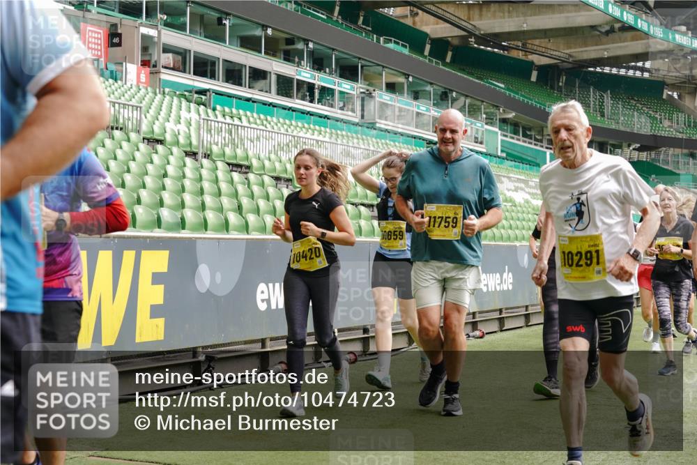 13.09.2026 - 21. swb-Marathon Bremen Michael Burmester http://msf.ph/oto/10474723 13.09.2026 10:38:26 Laufen im Stadion 10090, 10091, 10139, 10150, 10168, 10188, 10190, 10204, 10205, 10238, 10259, 10260, 10273, 10274, 10283, 10305, 10315, 10323, 10327, 10360, 10363, 10364, 10370, 10375, 10376, 10378, 10404, 10432, 10444, 10457, 10465, 10469, 10488, 10505, 10510, 10516, 10526, 10595, 10598, 10630, 10645, 10654, 10661, 10663, 10664, 10674, 10681, 10682, 10686, 10695, 10697, 10802, 10823 meine-sportfotos.de