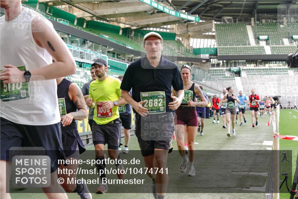 13.09.2026 - 21. swb-Marathon Bremen Michael Burmester http://msf.ph/oto/10474741 13.09.2026 13:16:08 Laufen im Stadion 134, 143, 153, 231, 263, 266, 267, 271, 300, 414, 598, 612, 653, 990, 1047, 1185, 1312, 1465, 1539, 1825, 1874, 1987, 2013, 2218, 2235, 2259, 2351, 2359, 2363, 2381, 2385, 2386, 2466, 2468, 2484, 2494, 2562, 2579, 2664, 2667, 2678, 2690, 2691, 2698, 2737, 2760, 2778, 2783, 2797, 2799, 2821, 2846, 2859, 2861, 2865, 2874, 2958, 2974, 2996, 3001, 3075, 3133, 3157, 3165, 3185, 3213, 3237, 3265, 3331, 3355, 3366, 3382, 3387, 3486, 3501, 3512, 3670, 3680, 3829, 4034, 4306, 703 meine-sportfotos.de