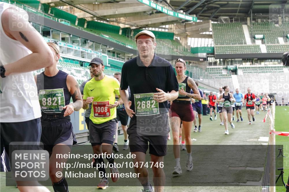 13.09.2026 - 21. swb-Marathon Bremen Michael Burmester http://msf.ph/oto/10474746 13.09.2026 13:16:08 Laufen im Stadion 134, 143, 153, 231, 263, 266, 267, 271, 300, 414, 598, 612, 653, 990, 1047, 1185, 1312, 1465, 1539, 1825, 1874, 1987, 2013, 2218, 2235, 2259, 2351, 2359, 2363, 2381, 2385, 2386, 2466, 2468, 2484, 2494, 2562, 2579, 2664, 2667, 2678, 2690, 2691, 2698, 2737, 2760, 2778, 2783, 2797, 2799, 2821, 2846, 2859, 2861, 2865, 2874, 2958, 2974, 2996, 3001, 3075, 3133, 3157, 3165, 3185, 3213, 3237, 3265, 3331, 3355, 3366, 3382, 3387, 3486, 3501, 3512, 3670, 3680, 3829, 4034, 4306, 703 meine-sportfotos.de