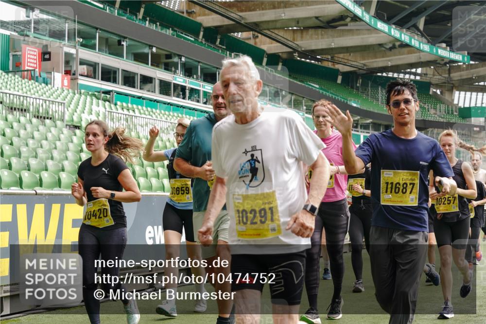 13.09.2026 - 21. swb-Marathon Bremen Michael Burmester http://msf.ph/oto/10474752 13.09.2026 10:38:27 Laufen im Stadion 10090, 10091, 10135, 10139, 10150, 10168, 10188, 10190, 10204, 10205, 10238, 10259, 10260, 10273, 10274, 10283, 10305, 10315, 10323, 10327, 10360, 10363, 10364, 10370, 10375, 10376, 10378, 10404, 10432, 10444, 10457, 10465, 10469, 10488, 10505, 10510, 10511, 10516, 10526, 10595, 10598, 10630, 10645, 10654, 10661, 10663, 10664, 10674, 10681, 10682, 10686, 10695, 10697, 10802, 10823 meine-sportfotos.de