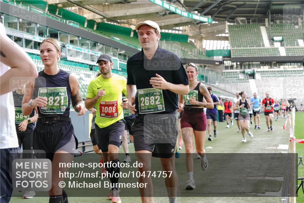 13.09.2026 - 21. swb-Marathon Bremen Michael Burmester http://msf.ph/oto/10474757 13.09.2026 13:16:08 Laufen im Stadion 134, 143, 153, 231, 263, 266, 267, 271, 300, 414, 598, 612, 653, 990, 1047, 1185, 1312, 1465, 1539, 1825, 1874, 1987, 2013, 2218, 2235, 2259, 2351, 2359, 2363, 2381, 2385, 2386, 2466, 2468, 2484, 2494, 2562, 2579, 2664, 2667, 2678, 2690, 2691, 2698, 2737, 2760, 2778, 2783, 2797, 2799, 2821, 2846, 2859, 2861, 2865, 2874, 2958, 2974, 2996, 3001, 3075, 3133, 3157, 3165, 3185, 3213, 3237, 3265, 3331, 3355, 3366, 3382, 3387, 3486, 3501, 3512, 3670, 3680, 3829, 4034, 4306, 703 meine-sportfotos.de