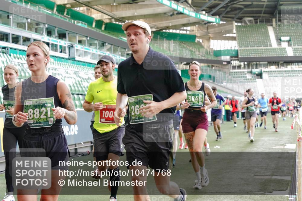 13.09.2026 - 21. swb-Marathon Bremen Michael Burmester http://msf.ph/oto/10474768 13.09.2026 13:16:09 Laufen im Stadion 134, 143, 153, 231, 263, 266, 267, 271, 300, 414, 598, 612, 653, 990, 1047, 1185, 1312, 1465, 1539, 1825, 1874, 1987, 2013, 2218, 2235, 2259, 2351, 2359, 2363, 2381, 2385, 2386, 2466, 2468, 2484, 2494, 2562, 2579, 2664, 2667, 2678, 2690, 2691, 2698, 2737, 2760, 2778, 2783, 2797, 2799, 2821, 2846, 2859, 2861, 2865, 2874, 2958, 2974, 2996, 3001, 3075, 3133, 3157, 3165, 3185, 3213, 3237, 3265, 3331, 3355, 3366, 3382, 3387, 3486, 3501, 3512, 3670, 3680, 3829, 4034, 4306, 703 meine-sportfotos.de