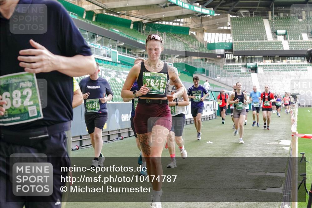 13.09.2026 - 21. swb-Marathon Bremen Michael Burmester http://msf.ph/oto/10474787 13.09.2026 13:16:09 Laufen im Stadion 134, 143, 153, 231, 263, 266, 267, 271, 300, 414, 598, 612, 653, 990, 1047, 1185, 1312, 1465, 1539, 1825, 1874, 1987, 2013, 2218, 2235, 2259, 2351, 2359, 2363, 2381, 2385, 2386, 2466, 2468, 2484, 2494, 2562, 2579, 2664, 2667, 2678, 2690, 2691, 2698, 2737, 2760, 2778, 2783, 2797, 2799, 2821, 2846, 2859, 2861, 2865, 2874, 2958, 2974, 2996, 3001, 3075, 3133, 3157, 3165, 3185, 3213, 3237, 3265, 3331, 3355, 3366, 3382, 3387, 3486, 3501, 3512, 3670, 3680, 3829, 4034, 4306, 703 meine-sportfotos.de