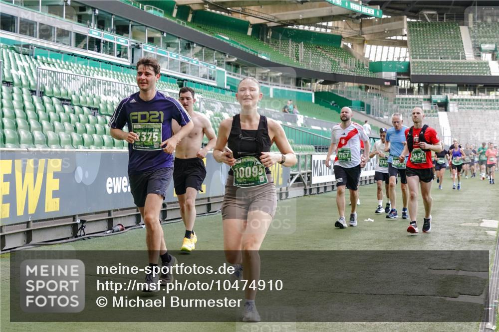 13.09.2026 - 21. swb-Marathon Bremen Michael Burmester http://msf.ph/oto/10474910 13.09.2026 13:16:13 Laufen im Stadion 134, 143, 153, 231, 263, 266, 267, 271, 300, 414, 598, 612, 653, 990, 1047, 1185, 1312, 1465, 1539, 1825, 1874, 1987, 2013, 2218, 2235, 2259, 2351, 2359, 2363, 2381, 2385, 2386, 2466, 2468, 2484, 2562, 2579, 2664, 2667, 2678, 2690, 2691, 2698, 2737, 2760, 2778, 2783, 2797, 2799, 2821, 2846, 2859, 2861, 2874, 2958, 2974, 2996, 3001, 3075, 3133, 3157, 3165, 3185, 3213, 3237, 3265, 3331, 3355, 3366, 3382, 3387, 3486, 3501, 3512, 3670, 3680, 3829, 4034, 4306, 703 meine-sportfotos.de