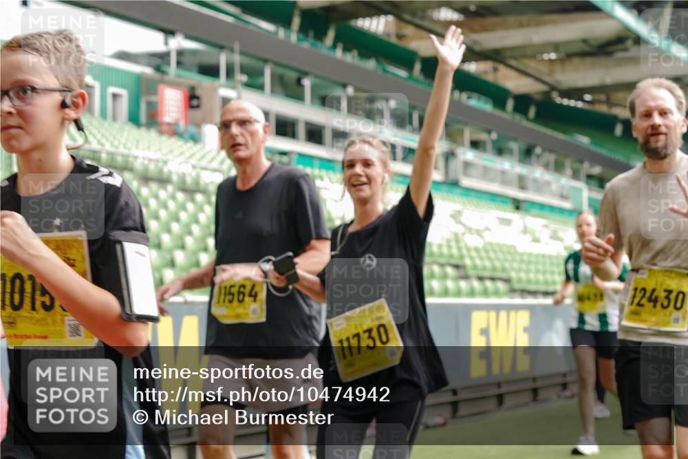 13.09.2026 - 21. swb-Marathon Bremen Michael Burmester http://msf.ph/oto/10474942 13.09.2026 10:38:31 Laufen im Stadion 10090, 10091, 10135, 10139, 10150, 10168, 10188, 10190, 10204, 10205, 10238, 10259, 10260, 10273, 10274, 10283, 10305, 10315, 10323, 10360, 10363, 10364, 10370, 10375, 10376, 10378, 10404, 10432, 10444, 10457, 10465, 10469, 10488, 10505, 10510, 10511, 10516, 10526, 10595, 10598, 10609, 10630, 10645, 10654, 10661, 10662, 10663, 10664, 10674, 10681, 10682, 10686, 10695, 10697, 10802, 10823 meine-sportfotos.de