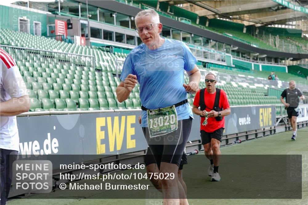 13.09.2026 - 21. swb-Marathon Bremen Michael Burmester http://msf.ph/oto/10475029 13.09.2026 13:16:18 Laufen im Stadion 134, 143, 153, 231, 263, 266, 267, 271, 300, 449, 598, 612, 653, 990, 1047, 1057, 1185, 1312, 1465, 1539, 1813, 1825, 1874, 1987, 2013, 2218, 2235, 2259, 2351, 2359, 2363, 2381, 2385, 2386, 2466, 2468, 2484, 2550, 2562, 2579, 2664, 2667, 2678, 2690, 2691, 2698, 2760, 2778, 2783, 2797, 2799, 2821, 2846, 2859, 2874, 2958, 2974, 2996, 3001, 3075, 3133, 3157, 3165, 3185, 3213, 3237, 3265, 3331, 3355, 3366, 3382, 3387, 3479, 3486, 3501, 3506, 3512, 3670, 3829, 4306 meine-sportfotos.de