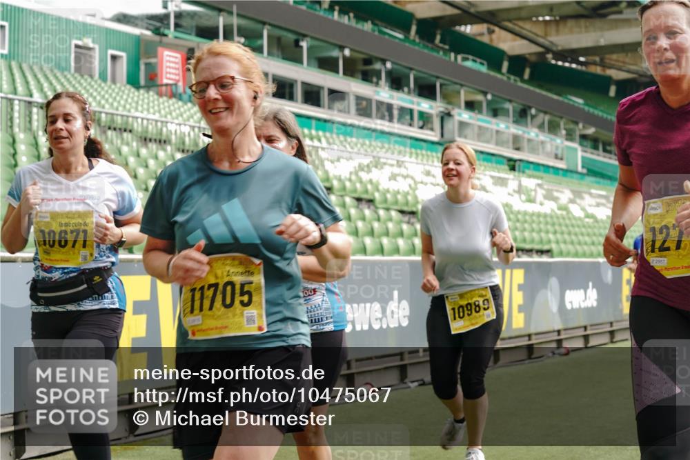13.09.2026 - 21. swb-Marathon Bremen Michael Burmester http://msf.ph/oto/10475067 13.09.2026 10:38:35 Laufen im Stadion 10090, 10091, 10135, 10139, 10150, 10168, 10188, 10190, 10204, 10205, 10229, 10238, 10259, 10260, 10273, 10274, 10283, 10305, 10315, 10323, 10360, 10363, 10364, 10370, 10375, 10376, 10378, 10404, 10432, 10444, 10457, 10465, 10469, 10488, 10505, 10510, 10511, 10516, 10526, 10595, 10598, 10609, 10619, 10630, 10645, 10654, 10661, 10662, 10663, 10664, 10674, 10681, 10682, 10686, 10695, 10697, 10802, 10823 meine-sportfotos.de