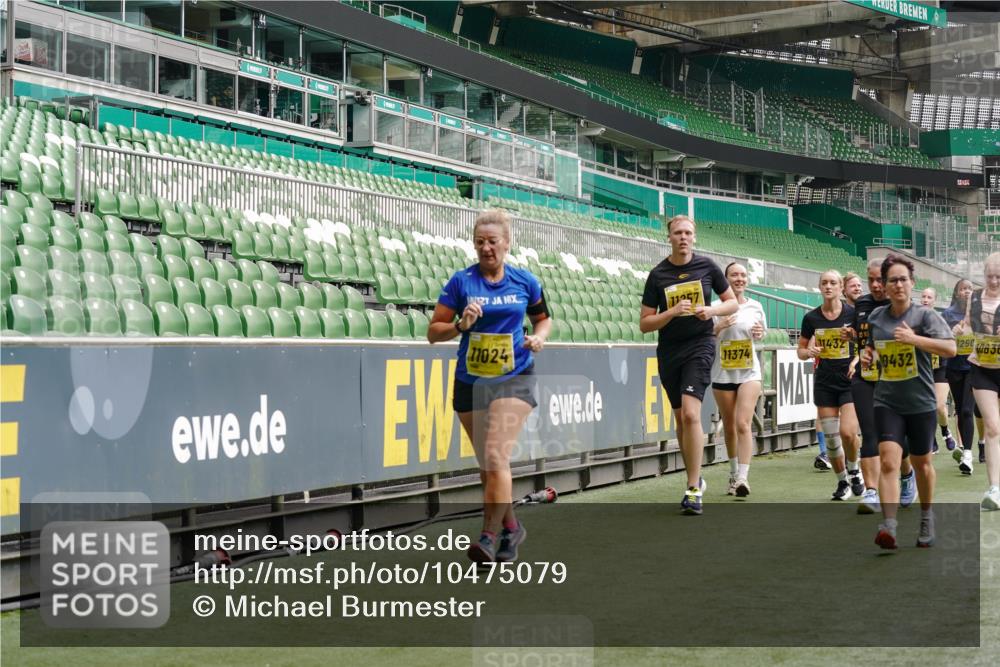 13.09.2026 - 21. swb-Marathon Bremen Michael Burmester http://msf.ph/oto/10475079 13.09.2026 10:38:36 Laufen im Stadion 10090, 10091, 10135, 10139, 10150, 10168, 10188, 10190, 10204, 10205, 10217, 10229, 10238, 10259, 10260, 10273, 10274, 10283, 10305, 10315, 10323, 10360, 10363, 10364, 10370, 10375, 10376, 10378, 10404, 10432, 10444, 10457, 10465, 10469, 10488, 10505, 10510, 10511, 10516, 10526, 10595, 10598, 10609, 10619, 10630, 10645, 10654, 10661, 10662, 10663, 10664, 10674, 10681, 10682, 10686, 10695, 10697, 10802, 10823 meine-sportfotos.de