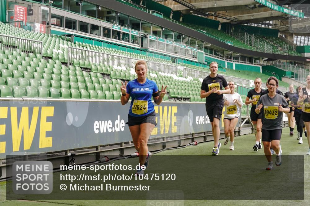 13.09.2026 - 21. swb-Marathon Bremen Michael Burmester http://msf.ph/oto/10475120 13.09.2026 10:38:37 Laufen im Stadion 10090, 10091, 10135, 10139, 10150, 10168, 10188, 10190, 10204, 10205, 10217, 10229, 10238, 10259, 10260, 10273, 10274, 10283, 10305, 10315, 10323, 10360, 10363, 10364, 10370, 10375, 10376, 10378, 10404, 10432, 10444, 10457, 10465, 10469, 10488, 10505, 10510, 10511, 10516, 10526, 10595, 10598, 10609, 10619, 10630, 10645, 10654, 10661, 10662, 10664, 10674, 10681, 10682, 10686, 10695, 10697, 10802, 10823 meine-sportfotos.de