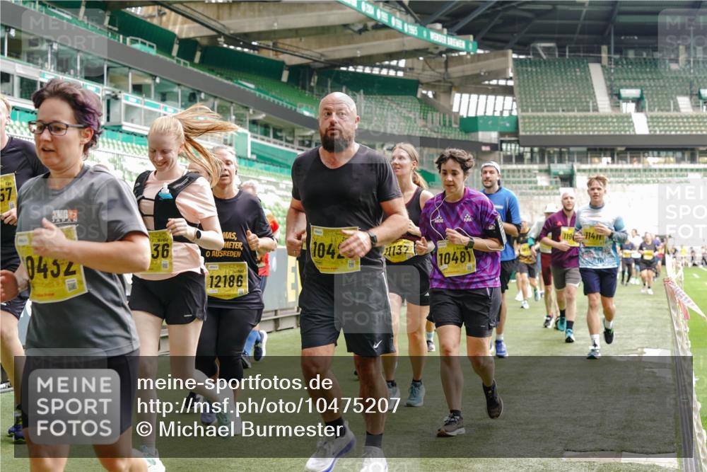 13.09.2026 - 21. swb-Marathon Bremen Michael Burmester http://msf.ph/oto/10475207 13.09.2026 10:38:40 Laufen im Stadion 10090, 10091, 10135, 10138, 10139, 10150, 10168, 10188, 10190, 10204, 10205, 10217, 10229, 10238, 10259, 10260, 10273, 10274, 10283, 10305, 10314, 10315, 10323, 10360, 10363, 10364, 10370, 10375, 10376, 10378, 10404, 10432, 10444, 10457, 10465, 10469, 10488, 10505, 10510, 10511, 10526, 10595, 10598, 10609, 10619, 10630, 10645, 10654, 10661, 10662, 10664, 10674, 10681, 10682, 10686, 10695, 10697, 10802, 10823 meine-sportfotos.de