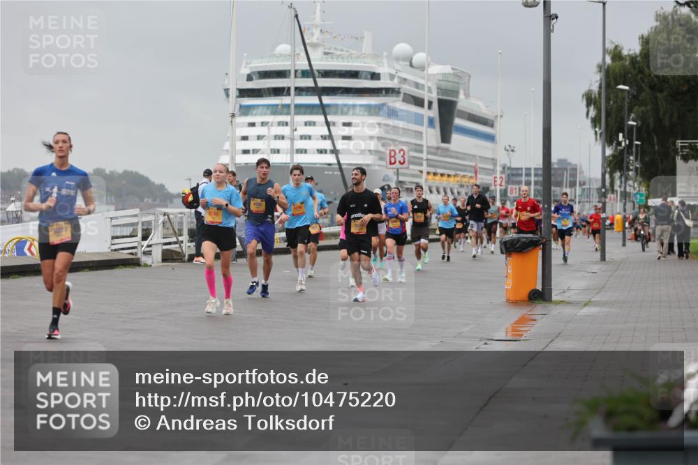 13.09.2026 - Kiel Lauf Andreas Tolksdorf http://msf.ph/oto/10475220 13.09.2026 11:47:32 Kiellinie 8233, 6746, 4590, 3, 22, 81 meine-sportfotos.de