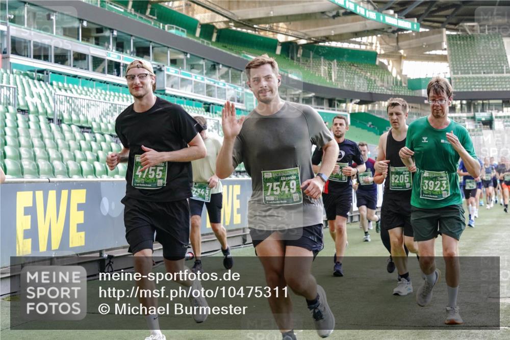 13.09.2026 - 21. swb-Marathon Bremen Michael Burmester http://msf.ph/oto/10475311 13.09.2026 13:16:28 Laufen im Stadion 134, 143, 153, 231, 263, 266, 267, 271, 449, 598, 612, 653, 990, 1057, 1185, 1312, 1465, 1539, 1813, 1825, 1874, 1987, 2013, 2067, 2218, 2235, 2259, 2351, 2359, 2363, 2381, 2385, 2386, 2466, 2468, 2484, 2532, 2550, 2562, 2579, 2586, 2664, 2667, 2678, 2698, 2760, 2778, 2783, 2797, 2799, 2821, 2846, 2859, 2874, 2958, 2974, 2996, 3001, 3075, 3104, 3133, 3157, 3165, 3185, 3195, 3213, 3237, 3265, 3331, 3366, 3382, 3387, 3479, 3486, 3501, 3506, 3512, 3670, 3829 meine-sportfotos.de