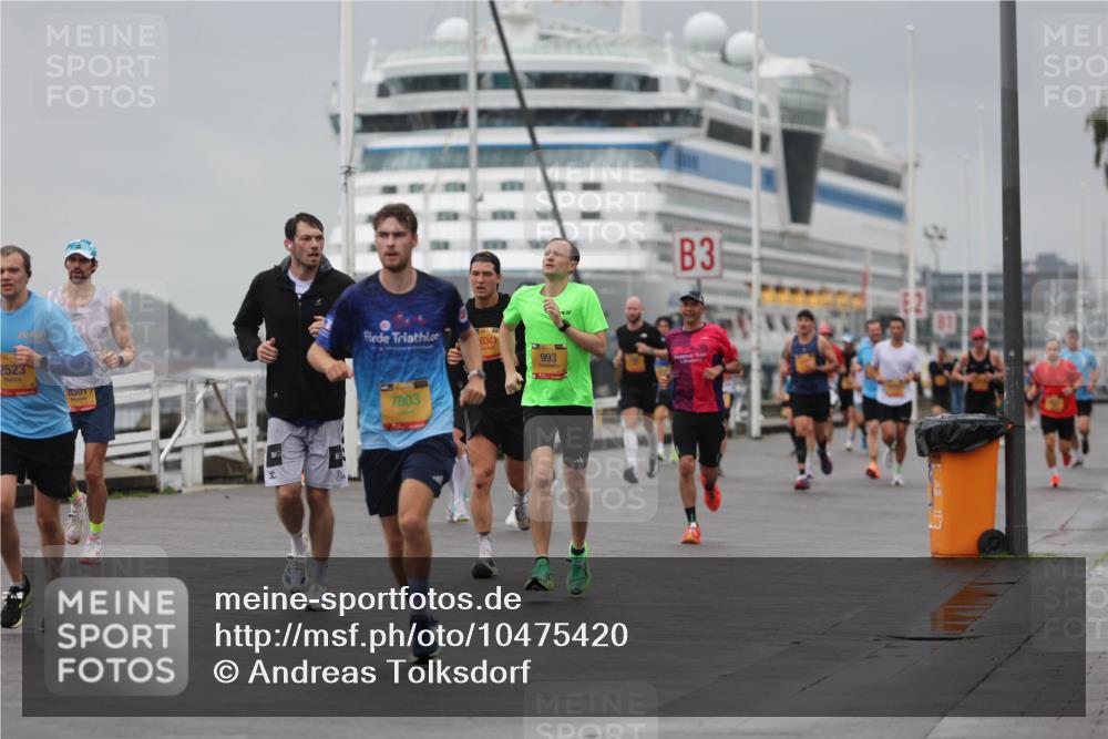 13.09.2026 - Kiel Lauf Andreas Tolksdorf http://msf.ph/oto/10475420 13.09.2026 11:47:44 Kiellinie 2523, 85017, 7003, 0341, 993, 3 meine-sportfotos.de