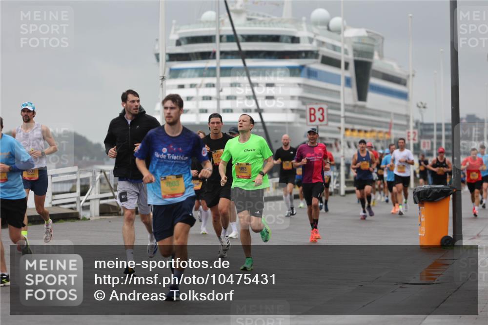 13.09.2026 - Kiel Lauf Andreas Tolksdorf http://msf.ph/oto/10475431 13.09.2026 11:47:45 Kiellinie 501, 7803, 5790, 103, 993, 3 meine-sportfotos.de