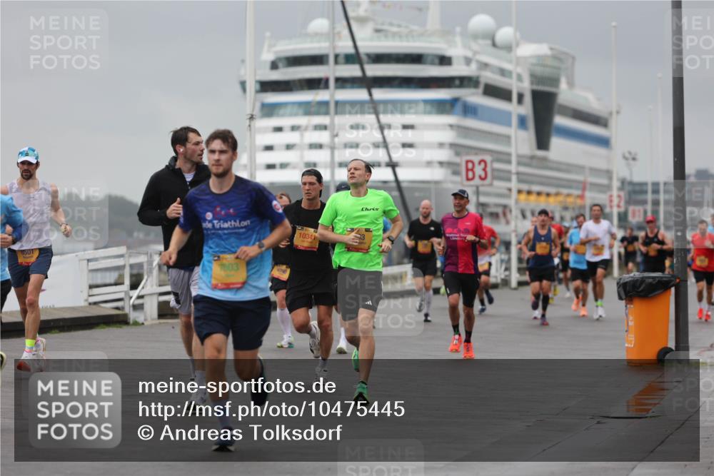 13.09.2026 - Kiel Lauf Andreas Tolksdorf http://msf.ph/oto/10475445 13.09.2026 11:47:45 Kiellinie 8501, 10341, 7003, 3 meine-sportfotos.de