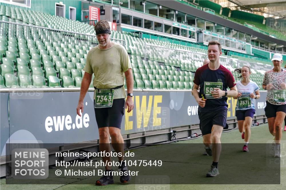 13.09.2026 - 21. swb-Marathon Bremen Michael Burmester http://msf.ph/oto/10475449 13.09.2026 13:16:33 Laufen im Stadion 134, 143, 153, 231, 263, 267, 271, 449, 588, 598, 612, 653, 990, 1057, 1185, 1312, 1465, 1539, 1813, 1825, 1874, 1987, 2013, 2067, 2218, 2235, 2259, 2351, 2359, 2363, 2381, 2385, 2386, 2468, 2532, 2550, 2562, 2579, 2586, 2655, 2664, 2667, 2678, 2698, 2760, 2778, 2783, 2797, 2799, 2821, 2846, 2859, 2874, 2958, 2974, 2996, 3001, 3075, 3104, 3133, 3157, 3165, 3185, 3195, 3213, 3237, 3265, 3314, 3331, 3366, 3382, 3387, 3479, 3486, 3501, 3506, 3512, 3829 meine-sportfotos.de