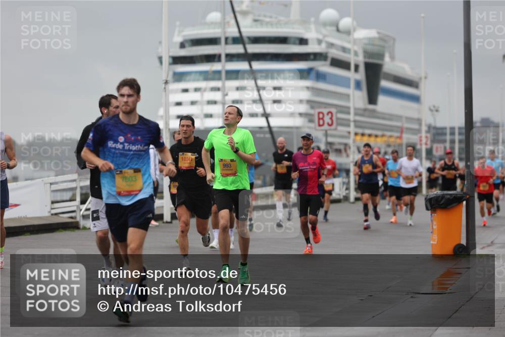 13.09.2026 - Kiel Lauf Andreas Tolksdorf http://msf.ph/oto/10475456 13.09.2026 11:47:45 Kiellinie 7003, 10341, 993, 3 meine-sportfotos.de
