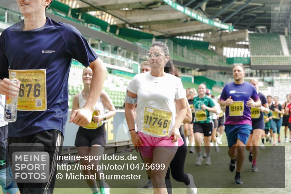 13.09.2026 - 21. swb-Marathon Bremen Michael Burmester http://msf.ph/oto/10475699 13.09.2026 10:38:58 Laufen im Stadion 10090, 10091, 10135, 10138, 10139, 10168, 10188, 10190, 10204, 10205, 10217, 10229, 10238, 10259, 10260, 10273, 10274, 10279, 10280, 10283, 10305, 10314, 10323, 10360, 10363, 10364, 10370, 10375, 10376, 10378, 10404, 10432, 10457, 10465, 10469, 10488, 10493, 10501, 10505, 10510, 10511, 10526, 10556, 10576, 10595, 10609, 10616, 10619, 10630, 10645, 10654, 10660, 10661, 10662, 10664, 10681, 10682, 10686, 10695, 10697, 10712, 10743, 10802, 10823 meine-sportfotos.de