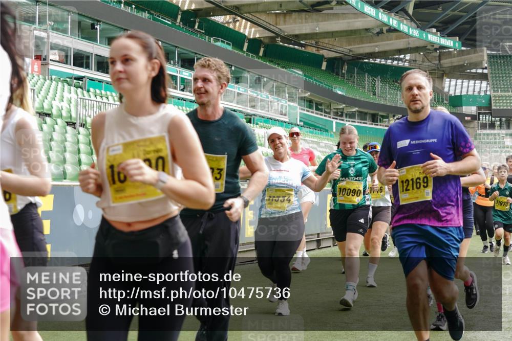 13.09.2026 - 21. swb-Marathon Bremen Michael Burmester http://msf.ph/oto/10475736 13.09.2026 10:38:59 Laufen im Stadion 10090, 10091, 10135, 10138, 10139, 10168, 10188, 10190, 10204, 10205, 10217, 10229, 10238, 10259, 10260, 10273, 10274, 10279, 10280, 10283, 10305, 10314, 10323, 10360, 10363, 10364, 10370, 10375, 10376, 10378, 10404, 10432, 10457, 10465, 10469, 10488, 10493, 10501, 10505, 10510, 10511, 10526, 10556, 10576, 10595, 10609, 10616, 10619, 10630, 10645, 10654, 10660, 10661, 10662, 10664, 10681, 10682, 10686, 10695, 10697, 10712, 10743, 10802, 10823 meine-sportfotos.de