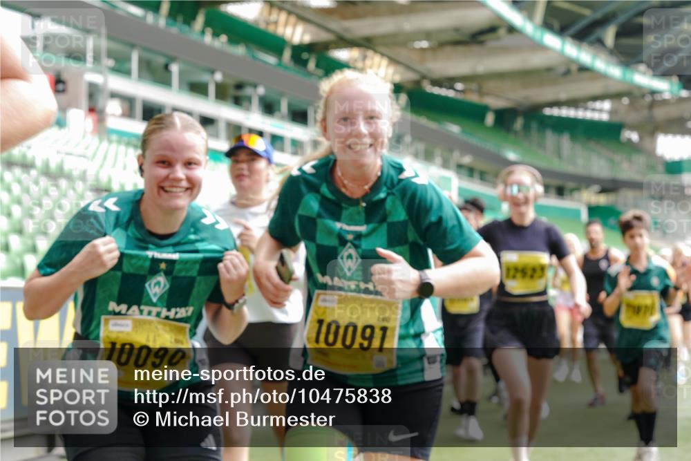 13.09.2026 - 21. swb-Marathon Bremen Michael Burmester http://msf.ph/oto/10475838 13.09.2026 10:39:02 Laufen im Stadion 10090, 10091, 10135, 10138, 10139, 10168, 10188, 10190, 10204, 10205, 10217, 10229, 10238, 10259, 10260, 10279, 10280, 10283, 10305, 10314, 10323, 10360, 10363, 10364, 10370, 10375, 10376, 10378, 10404, 10432, 10457, 10465, 10469, 10484, 10488, 10493, 10501, 10505, 10510, 10511, 10526, 10556, 10576, 10580, 10595, 10609, 10616, 10619, 10630, 10645, 10654, 10660, 10661, 10662, 10664, 10681, 10682, 10686, 10695, 10697, 10712, 10743, 10802, 10823 meine-sportfotos.de