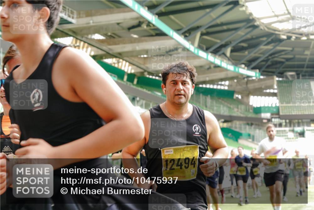 13.09.2026 - 21. swb-Marathon Bremen Michael Burmester http://msf.ph/oto/10475937 13.09.2026 10:39:06 Laufen im Stadion 10090, 10091, 10135, 10138, 10139, 10168, 10188, 10190, 10204, 10205, 10217, 10229, 10234, 10238, 10259, 10260, 10279, 10280, 10283, 10305, 10314, 10360, 10363, 10364, 10370, 10375, 10376, 10378, 10404, 10432, 10457, 10465, 10469, 10484, 10488, 10493, 10501, 10505, 10510, 10511, 10526, 10556, 10576, 10580, 10595, 10609, 10616, 10619, 10630, 10645, 10654, 10660, 10661, 10662, 10664, 10681, 10682, 10686, 10695, 10697, 10712, 10737, 10743, 10802, 10823 meine-sportfotos.de