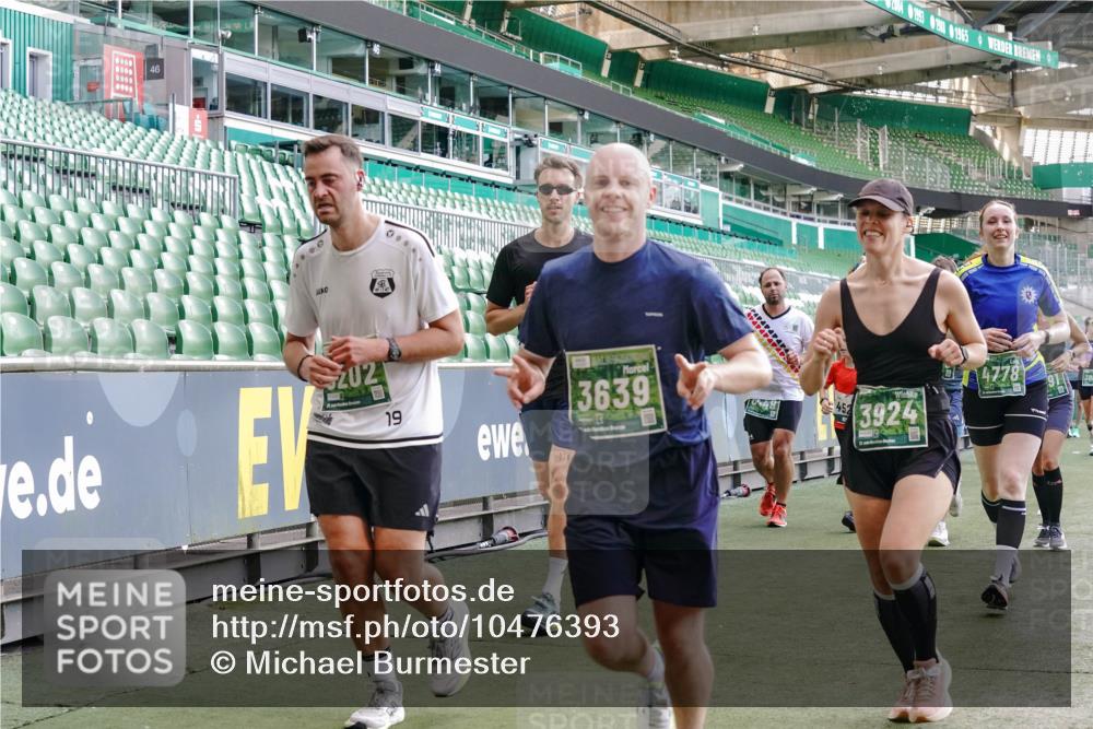 13.09.2026 - 21. swb-Marathon Bremen Michael Burmester http://msf.ph/oto/10476393 13.09.2026 13:16:57 Laufen im Stadion 134, 143, 153, 231, 267, 271, 449, 588, 598, 612, 653, 990, 1057, 1185, 1312, 1424, 1425, 1465, 1539, 1790, 1813, 1825, 1874, 1987, 2013, 2067, 2096, 2218, 2259, 2351, 2363, 2381, 2386, 2389, 2419, 2468, 2532, 2550, 2562, 2579, 2586, 2601, 2655, 2664, 2678, 2698, 2778, 2797, 2799, 2821, 2846, 2874, 2974, 2984, 2996, 3001, 3075, 3104, 3133, 3165, 3180, 3195, 3213, 3237, 3265, 3314, 3331, 3337, 3366, 3382, 3387, 3421, 3431, 3479, 3486, 3501, 3506, 3512, 3548 meine-sportfotos.de