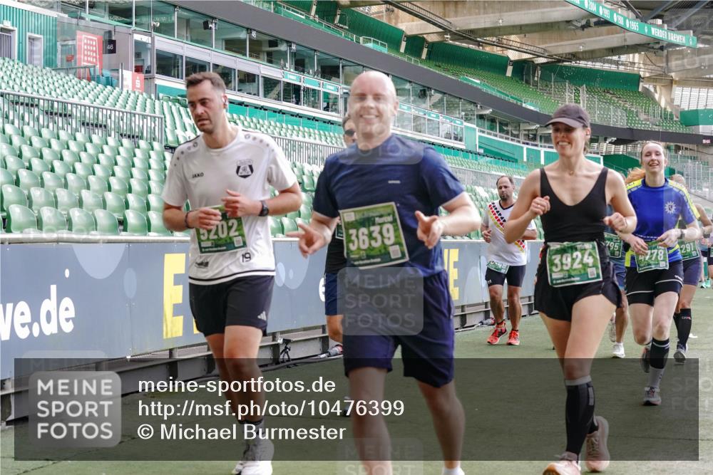 13.09.2026 - 21. swb-Marathon Bremen Michael Burmester http://msf.ph/oto/10476399 13.09.2026 13:16:57 Laufen im Stadion 134, 143, 153, 231, 267, 271, 449, 588, 598, 612, 653, 990, 1057, 1185, 1312, 1424, 1425, 1465, 1539, 1790, 1813, 1825, 1874, 1987, 2013, 2067, 2096, 2218, 2259, 2351, 2363, 2381, 2386, 2389, 2419, 2468, 2532, 2550, 2562, 2579, 2586, 2601, 2655, 2664, 2678, 2698, 2778, 2797, 2799, 2821, 2846, 2874, 2974, 2984, 2996, 3001, 3075, 3104, 3133, 3165, 3180, 3195, 3213, 3237, 3265, 3314, 3331, 3337, 3366, 3382, 3387, 3421, 3431, 3479, 3486, 3501, 3506, 3512, 3548 meine-sportfotos.de