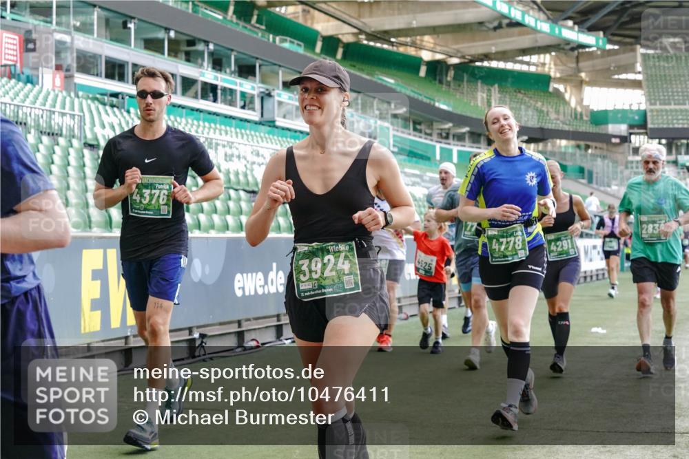 13.09.2026 - 21. swb-Marathon Bremen Michael Burmester http://msf.ph/oto/10476411 13.09.2026 13:16:58 Laufen im Stadion 134, 143, 153, 231, 267, 271, 449, 588, 598, 612, 653, 990, 1057, 1185, 1312, 1424, 1425, 1465, 1539, 1790, 1813, 1825, 1874, 1987, 2013, 2067, 2096, 2218, 2259, 2351, 2363, 2381, 2389, 2419, 2468, 2532, 2550, 2562, 2579, 2586, 2601, 2647, 2655, 2664, 2678, 2698, 2778, 2797, 2799, 2821, 2846, 2874, 2974, 2984, 2996, 3001, 3075, 3104, 3133, 3165, 3180, 3195, 3213, 3237, 3265, 3314, 3331, 3337, 3366, 3382, 3387, 3421, 3431, 3479, 3486, 3501, 3506, 3512, 3548 meine-sportfotos.de