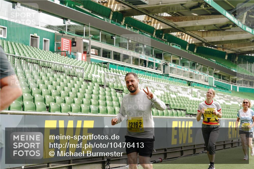 13.09.2026 - 21. swb-Marathon Bremen Michael Burmester http://msf.ph/oto/10476413 13.09.2026 10:39:19 Laufen im Stadion 10135, 10138, 10139, 10156, 10168, 10188, 10190, 10204, 10205, 10217, 10229, 10234, 10238, 10259, 10260, 10279, 10280, 10305, 10314, 10360, 10363, 10364, 10370, 10375, 10376, 10378, 10386, 10404, 10432, 10457, 10465, 10469, 10484, 10493, 10501, 10505, 10510, 10511, 10526, 10556, 10576, 10580, 10595, 10599, 10609, 10616, 10619, 10630, 10645, 10653, 10654, 10660, 10661, 10662, 10664, 10681, 10682, 10686, 10695, 10697, 10712, 10737, 10743, 10751, 10802, 10823 meine-sportfotos.de
