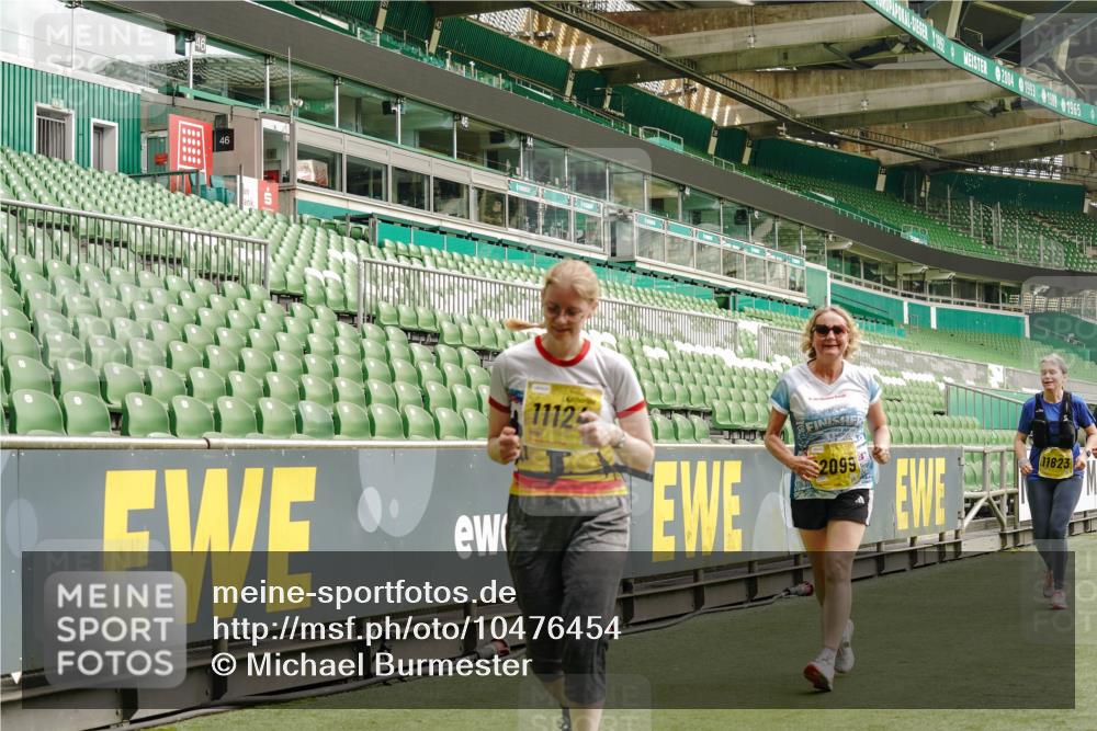 13.09.2026 - 21. swb-Marathon Bremen Michael Burmester http://msf.ph/oto/10476454 13.09.2026 10:39:21 Laufen im Stadion 10135, 10138, 10139, 10156, 10168, 10188, 10190, 10204, 10205, 10217, 10229, 10234, 10238, 10259, 10260, 10279, 10280, 10305, 10314, 10360, 10363, 10364, 10370, 10378, 10386, 10404, 10432, 10457, 10465, 10469, 10484, 10493, 10501, 10505, 10510, 10511, 10526, 10556, 10576, 10580, 10595, 10599, 10609, 10616, 10619, 10630, 10645, 10653, 10654, 10660, 10661, 10662, 10664, 10681, 10682, 10686, 10695, 10696, 10697, 10712, 10737, 10743, 10751, 10802, 10823 meine-sportfotos.de