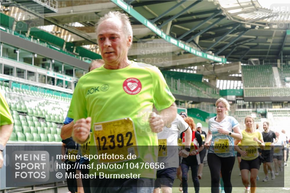 13.09.2026 - 21. swb-Marathon Bremen Michael Burmester http://msf.ph/oto/10476656 13.09.2026 10:39:27 Laufen im Stadion 10135, 10138, 10139, 10156, 10168, 10169, 10188, 10190, 10204, 10205, 10217, 10229, 10234, 10238, 10259, 10260, 10279, 10280, 10299, 10305, 10314, 10360, 10363, 10364, 10378, 10386, 10404, 10457, 10465, 10469, 10484, 10493, 10501, 10505, 10510, 10511, 10526, 10556, 10570, 10576, 10580, 10595, 10599, 10609, 10616, 10619, 10630, 10645, 10653, 10660, 10661, 10662, 10664, 10681, 10682, 10686, 10695, 10696, 10697, 10712, 10737, 10743, 10751, 10802, 10823 meine-sportfotos.de