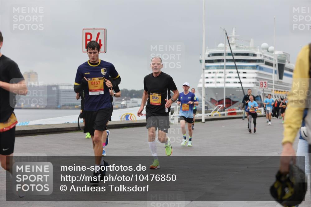 13.09.2026 - Kiel Lauf Andreas Tolksdorf http://msf.ph/oto/10476850 13.09.2026 11:49:50 Kiellinie 8157, 009, 5845, 6630, 3 meine-sportfotos.de