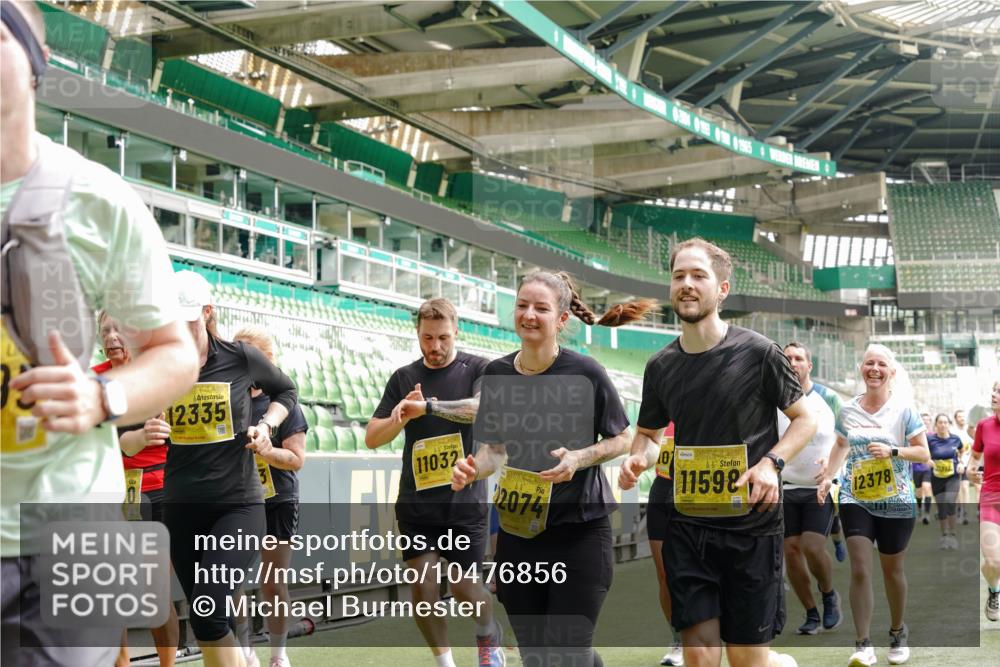 13.09.2026 - 21. swb-Marathon Bremen Michael Burmester http://msf.ph/oto/10476856 13.09.2026 10:39:32 Laufen im Stadion 10135, 10138, 10139, 10156, 10168, 10169, 10188, 10204, 10205, 10217, 10229, 10234, 10238, 10259, 10260, 10279, 10280, 10299, 10314, 10360, 10363, 10364, 10378, 10386, 10404, 10457, 10469, 10484, 10493, 10501, 10505, 10510, 10511, 10526, 10556, 10570, 10576, 10580, 10595, 10599, 10609, 10616, 10619, 10630, 10645, 10653, 10660, 10661, 10662, 10664, 10681, 10682, 10686, 10695, 10696, 10697, 10712, 10737, 10743, 10751, 10802 meine-sportfotos.de