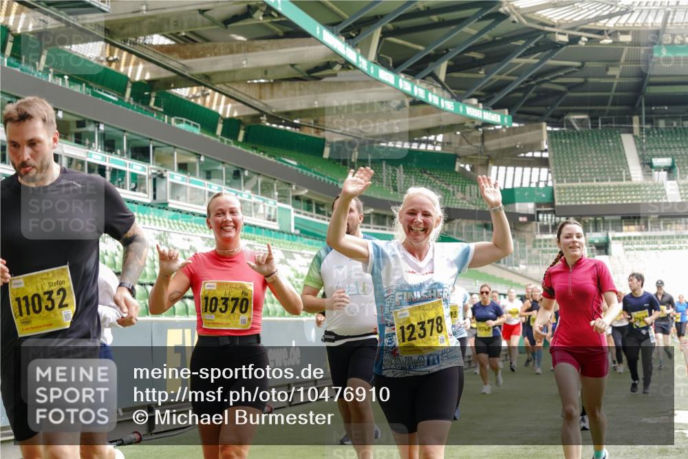 13.09.2026 - 21. swb-Marathon Bremen Michael Burmester http://msf.ph/oto/10476910 13.09.2026 10:39:34 Laufen im Stadion 10135, 10138, 10139, 10156, 10168, 10169, 10188, 10204, 10205, 10213, 10217, 10229, 10234, 10238, 10259, 10260, 10279, 10280, 10299, 10314, 10321, 10360, 10363, 10364, 10378, 10386, 10404, 10417, 10457, 10469, 10484, 10493, 10501, 10505, 10510, 10511, 10526, 10556, 10570, 10576, 10580, 10595, 10599, 10609, 10616, 10619, 10630, 10645, 10653, 10660, 10661, 10662, 10664, 10681, 10682, 10686, 10695, 10696, 10697, 10712, 10737, 10743, 10751, 10802 meine-sportfotos.de