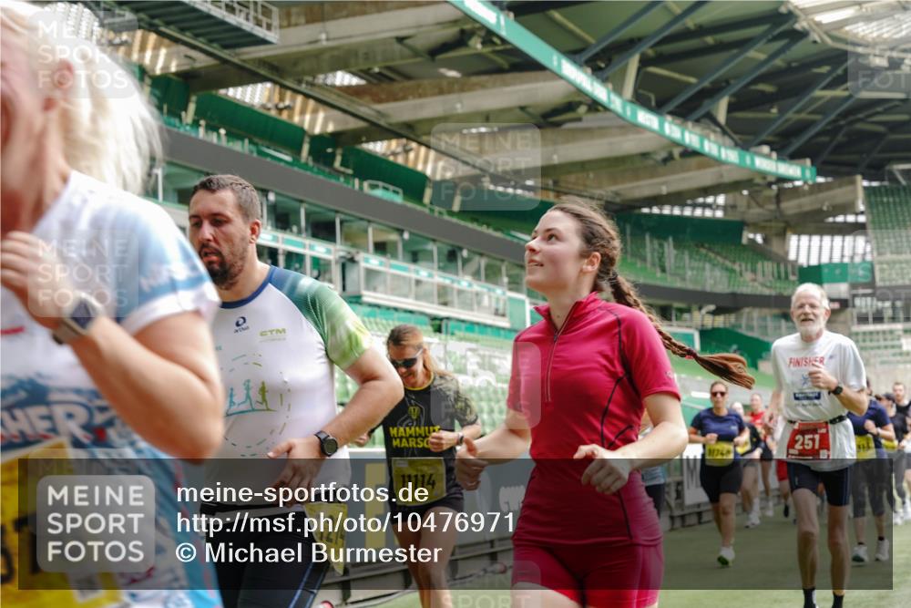13.09.2026 - 21. swb-Marathon Bremen Michael Burmester http://msf.ph/oto/10476971 13.09.2026 10:39:35 Laufen im Stadion 10135, 10138, 10139, 10156, 10168, 10169, 10188, 10204, 10205, 10213, 10217, 10229, 10234, 10238, 10259, 10260, 10279, 10280, 10299, 10314, 10321, 10360, 10363, 10364, 10378, 10386, 10404, 10417, 10457, 10469, 10484, 10493, 10501, 10505, 10510, 10511, 10526, 10556, 10570, 10576, 10580, 10595, 10599, 10609, 10616, 10619, 10630, 10645, 10653, 10660, 10661, 10662, 10664, 10681, 10682, 10686, 10695, 10696, 10697, 10712, 10737, 10743, 10751, 10802 meine-sportfotos.de