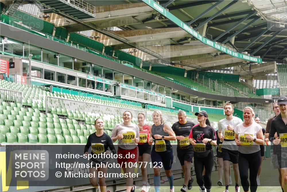 13.09.2026 - 21. swb-Marathon Bremen Michael Burmester http://msf.ph/oto/10477123 13.09.2026 10:39:41 Laufen im Stadion 10135, 10138, 10139, 10156, 10168, 10169, 10188, 10204, 10213, 10217, 10229, 10234, 10238, 10259, 10260, 10279, 10280, 10299, 10314, 10321, 10360, 10363, 10364, 10378, 10386, 10404, 10406, 10417, 10435, 10457, 10469, 10484, 10493, 10501, 10505, 10510, 10511, 10526, 10556, 10570, 10576, 10580, 10595, 10599, 10609, 10616, 10619, 10630, 10645, 10653, 10660, 10661, 10662, 10664, 10681, 10682, 10686, 10695, 10696, 10697, 10712, 10737, 10743, 10751, 10802 meine-sportfotos.de