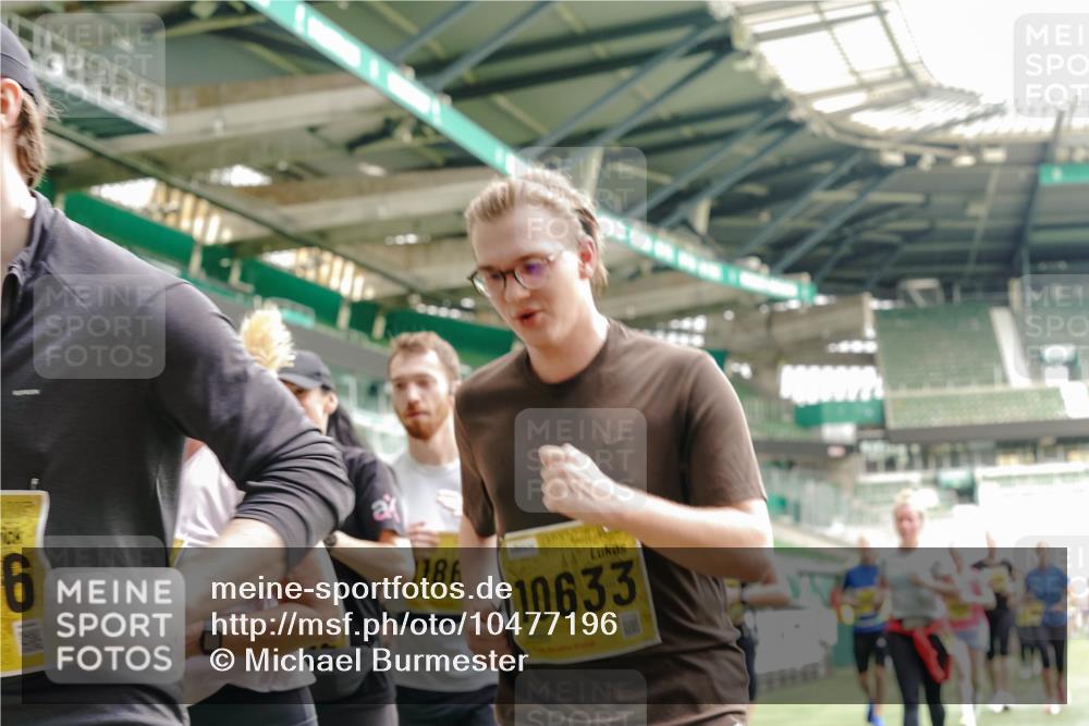 13.09.2026 - 21. swb-Marathon Bremen Michael Burmester http://msf.ph/oto/10477196 13.09.2026 10:39:43 Laufen im Stadion 10135, 10138, 10139, 10156, 10168, 10169, 10188, 10204, 10213, 10217, 10229, 10234, 10238, 10259, 10260, 10279, 10280, 10299, 10314, 10321, 10360, 10363, 10364, 10378, 10386, 10404, 10406, 10417, 10435, 10457, 10469, 10484, 10493, 10501, 10505, 10510, 10511, 10526, 10556, 10570, 10576, 10580, 10582, 10595, 10599, 10609, 10616, 10619, 10630, 10645, 10653, 10660, 10661, 10662, 10664, 10681, 10682, 10686, 10695, 10696, 10697, 10712, 10737, 10743, 10751 meine-sportfotos.de