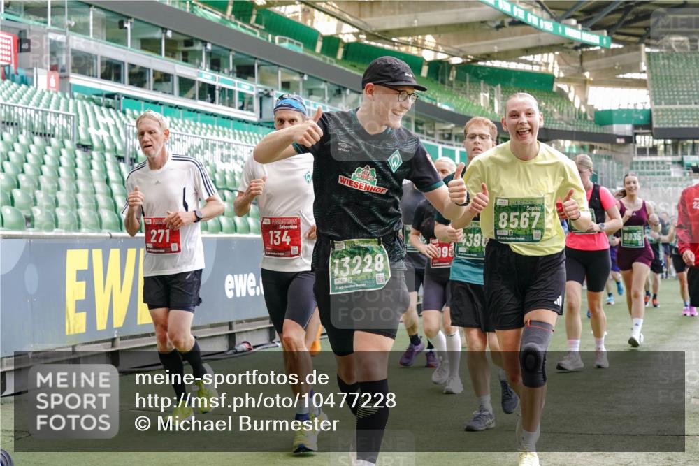 13.09.2026 - 21. swb-Marathon Bremen Michael Burmester http://msf.ph/oto/10477228 13.09.2026 13:17:22 Laufen im Stadion 134, 153, 231, 267, 271, 311, 404, 449, 588, 612, 732, 753, 837, 990, 1057, 1185, 1312, 1424, 1425, 1465, 1539, 1790, 1813, 1825, 1844, 1868, 1987, 2056, 2067, 2096, 2259, 2351, 2357, 2358, 2363, 2381, 2389, 2419, 2532, 2550, 2562, 2579, 2586, 2601, 2647, 2655, 2664, 2678, 2698, 2778, 2797, 2799, 2821, 2846, 2880, 2893, 2974, 2984, 2996, 3104, 3133, 3146, 3180, 3195, 3210, 3213, 3314, 3331, 3337, 3366, 3387, 3421, 3431, 3476, 3479, 3501, 3506, 3537, 3548, 3633, 3654 meine-sportfotos.de