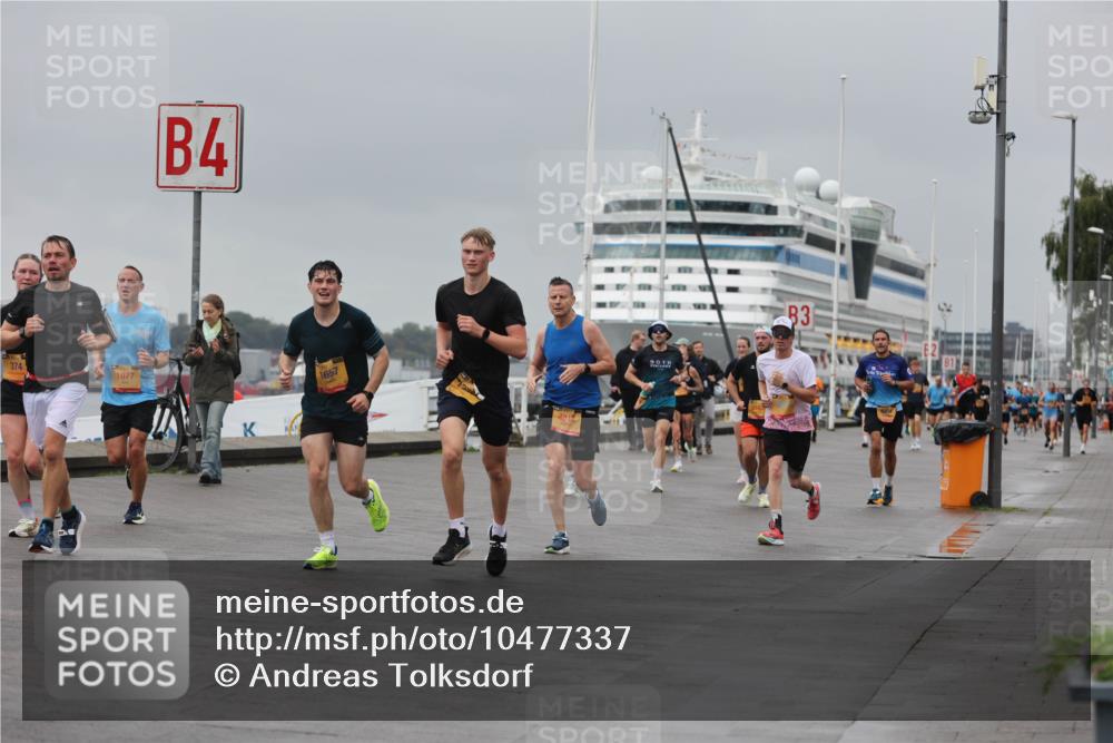 13.09.2026 - Kiel Lauf Andreas Tolksdorf http://msf.ph/oto/10477337 13.09.2026 11:50:23 Kiellinie 374, 1077, 4, 1657, 3 meine-sportfotos.de