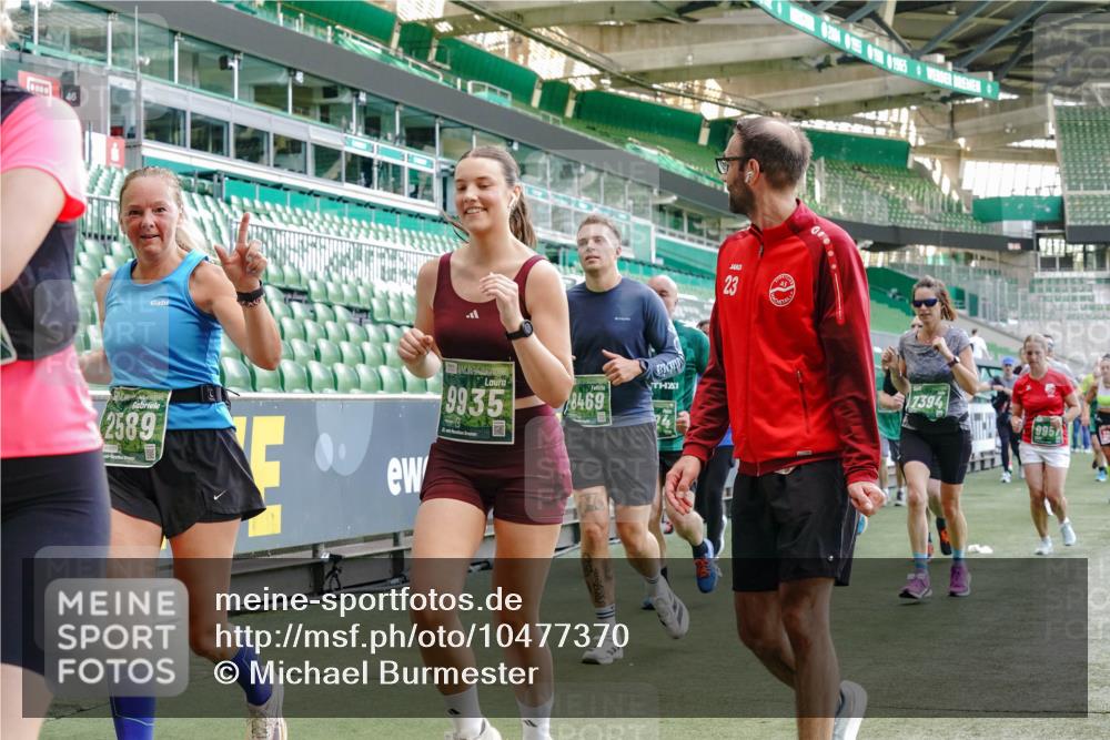 13.09.2026 - 21. swb-Marathon Bremen Michael Burmester http://msf.ph/oto/10477370 13.09.2026 13:17:26 Laufen im Stadion 134, 153, 231, 267, 271, 311, 404, 449, 588, 732, 753, 837, 990, 1057, 1185, 1312, 1424, 1425, 1465, 1539, 1790, 1813, 1825, 1844, 1868, 1987, 2056, 2067, 2096, 2259, 2351, 2357, 2358, 2363, 2381, 2389, 2419, 2532, 2550, 2562, 2579, 2586, 2601, 2647, 2655, 2664, 2698, 2778, 2797, 2799, 2821, 2846, 2849, 2880, 2893, 2974, 2984, 2996, 3104, 3133, 3146, 3180, 3195, 3210, 3213, 3314, 3331, 3337, 3366, 3387, 3421, 3431, 3476, 3479, 3501, 3506, 3537, 3548, 3633, 3654 meine-sportfotos.de