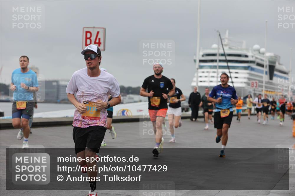 13.09.2026 - Kiel Lauf Andreas Tolksdorf http://msf.ph/oto/10477429 13.09.2026 11:50:28 Kiellinie 4, 198, 3163 meine-sportfotos.de