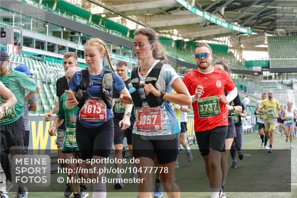 13.09.2026 - 21. swb-Marathon Bremen Michael Burmester http://msf.ph/oto/10477778 13.09.2026 13:17:36 Laufen im Stadion 134, 153, 231, 267, 271, 311, 404, 449, 546, 588, 732, 753, 837, 990, 1057, 1185, 1312, 1424, 1425, 1465, 1539, 1790, 1813, 1825, 1844, 1868, 1987, 2056, 2067, 2096, 2123, 2259, 2351, 2357, 2358, 2363, 2381, 2389, 2419, 2532, 2550, 2562, 2579, 2586, 2601, 2614, 2647, 2655, 2778, 2797, 2799, 2821, 2849, 2880, 2893, 2974, 2984, 2996, 2999, 3100, 3104, 3146, 3180, 3195, 3210, 3213, 3314, 3337, 3366, 3387, 3421, 3431, 3476, 3479, 3501, 3506, 3537, 3548, 3633, 3654, 3740 meine-sportfotos.de