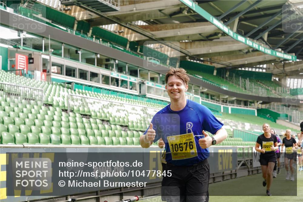 13.09.2026 - 21. swb-Marathon Bremen Michael Burmester http://msf.ph/oto/10477845 13.09.2026 10:40:06 Laufen im Stadion 10135, 10138, 10139, 10156, 10169, 10204, 10213, 10217, 10229, 10234, 10238, 10279, 10280, 10299, 10314, 10321, 10354, 10360, 10363, 10364, 10378, 10386, 10404, 10406, 10417, 10424, 10435, 10455, 10457, 10469, 10484, 10493, 10501, 10505, 10510, 10511, 10545, 10556, 10570, 10576, 10580, 10582, 10595, 10599, 10609, 10611, 10616, 10619, 10630, 10653, 10660, 10662, 10664, 10686, 10694, 10696, 10712, 10737, 10743, 10751 meine-sportfotos.de