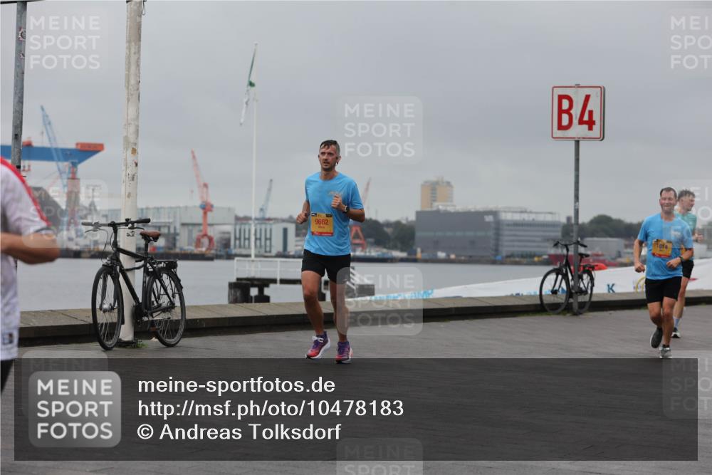 13.09.2026 - Kiel Lauf Andreas Tolksdorf http://msf.ph/oto/10478183 13.09.2026 11:51:29 Kiellinie 9662, 1, 4, 1814 meine-sportfotos.de