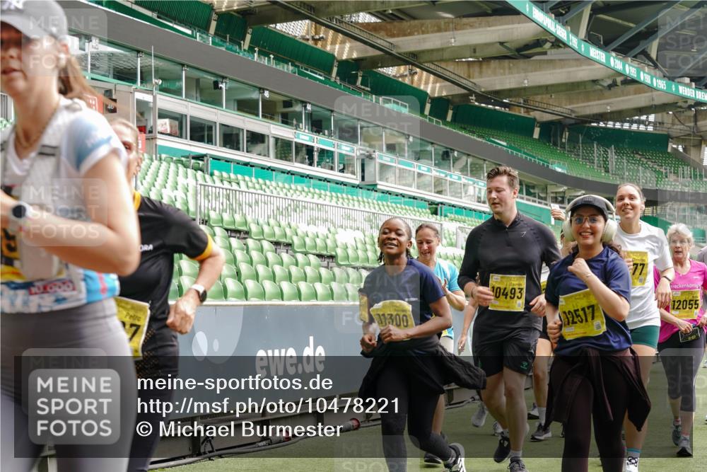 13.09.2026 - 21. swb-Marathon Bremen Michael Burmester http://msf.ph/oto/10478221 13.09.2026 10:40:18 Laufen im Stadion 10135, 10138, 10139, 10155, 10156, 10169, 10204, 10213, 10217, 10229, 10234, 10238, 10279, 10280, 10299, 10313, 10314, 10321, 10354, 10360, 10363, 10364, 10378, 10386, 10404, 10406, 10417, 10424, 10435, 10455, 10457, 10469, 10483, 10484, 10493, 10501, 10505, 10510, 10511, 10545, 10556, 10570, 10576, 10580, 10582, 10586, 10595, 10599, 10609, 10611, 10616, 10619, 10630, 10653, 10660, 10662, 10664, 10686, 10694, 10696, 10706, 10712, 10737, 10743, 10751, 10766 meine-sportfotos.de