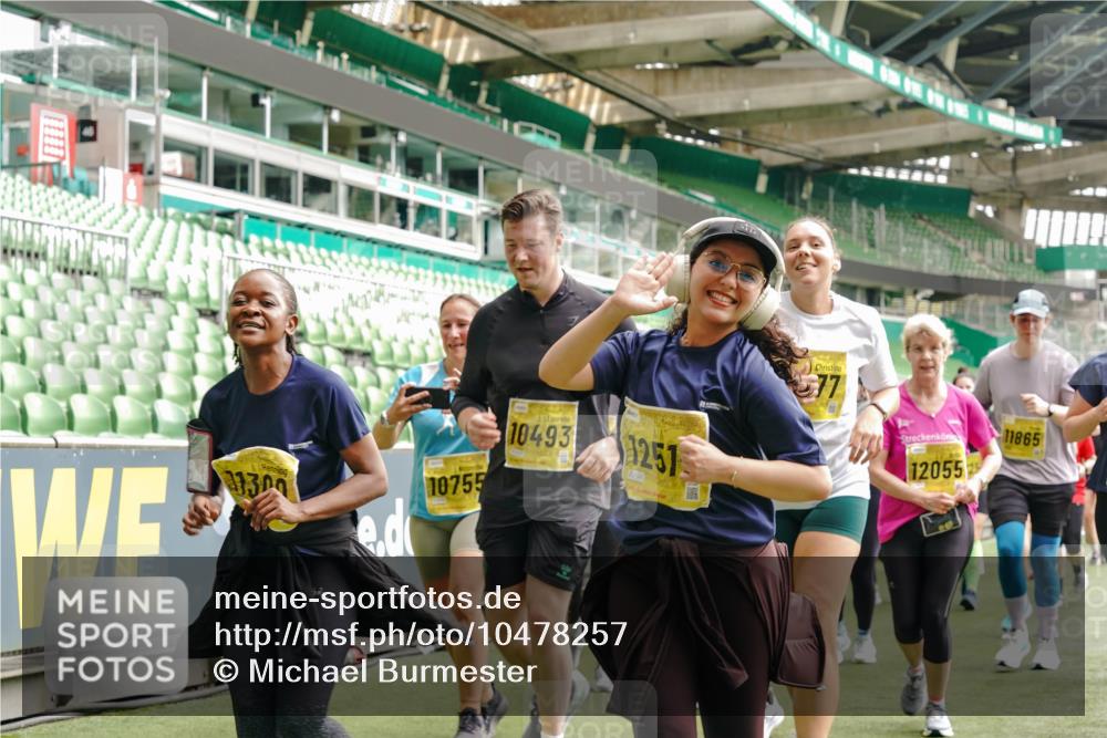 13.09.2026 - 21. swb-Marathon Bremen Michael Burmester http://msf.ph/oto/10478257 13.09.2026 10:40:18 Laufen im Stadion 10135, 10138, 10139, 10155, 10156, 10169, 10204, 10213, 10217, 10229, 10234, 10238, 10279, 10280, 10299, 10313, 10314, 10321, 10354, 10360, 10363, 10364, 10378, 10386, 10404, 10406, 10417, 10424, 10435, 10455, 10457, 10469, 10483, 10484, 10493, 10501, 10505, 10510, 10511, 10545, 10556, 10570, 10576, 10580, 10582, 10586, 10595, 10599, 10609, 10611, 10616, 10619, 10630, 10653, 10660, 10662, 10664, 10686, 10694, 10696, 10706, 10712, 10737, 10743, 10751, 10766 meine-sportfotos.de