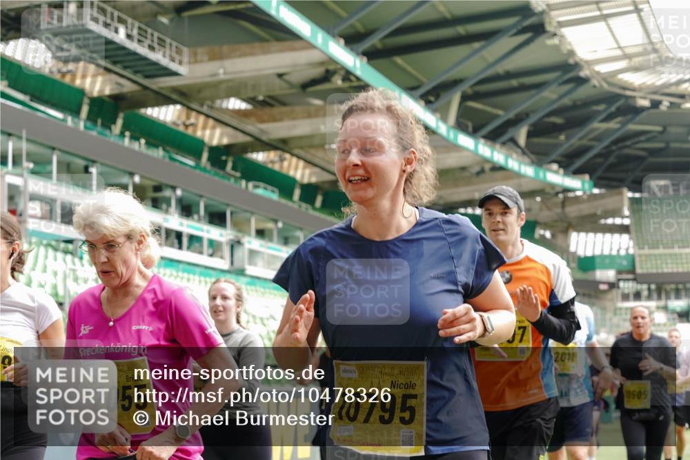 13.09.2026 - 21. swb-Marathon Bremen Michael Burmester http://msf.ph/oto/10478326 13.09.2026 10:40:21 Laufen im Stadion 10135, 10138, 10139, 10155, 10156, 10169, 10204, 10213, 10217, 10229, 10234, 10238, 10279, 10280, 10299, 10313, 10314, 10321, 10354, 10360, 10363, 10364, 10378, 10386, 10404, 10406, 10417, 10424, 10435, 10455, 10457, 10469, 10483, 10484, 10493, 10501, 10505, 10510, 10511, 10545, 10556, 10570, 10576, 10580, 10582, 10586, 10595, 10599, 10609, 10611, 10616, 10619, 10653, 10660, 10662, 10664, 10686, 10694, 10696, 10706, 10712, 10737, 10743, 10751, 10766 meine-sportfotos.de
