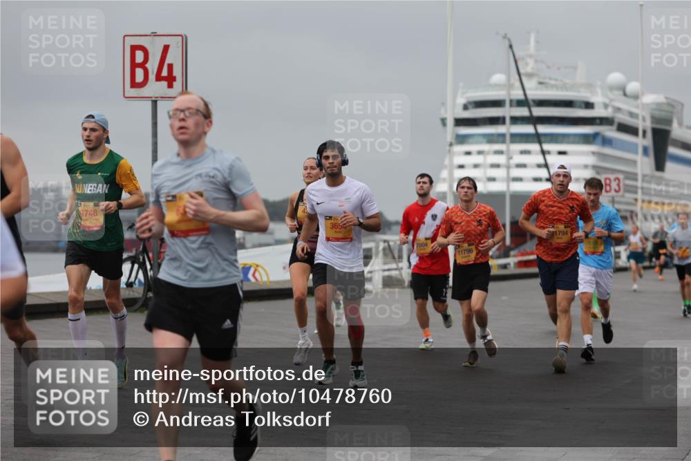 13.09.2026 - Kiel Lauf Andreas Tolksdorf http://msf.ph/oto/10478760 13.09.2026 11:52:06 Kiellinie 1, 99, 9748, 4, 3654, 7004, 11796, 1794, 3 meine-sportfotos.de