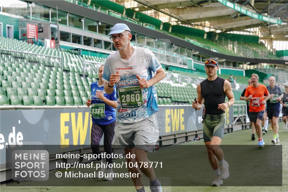13.09.2026 - 21. swb-Marathon Bremen Michael Burmester http://msf.ph/oto/10478771 13.09.2026 13:18:09 Laufen im Stadion 267, 311, 404, 449, 486, 546, 588, 732, 753, 837, 921, 1057, 1424, 1425, 1431, 1765, 1790, 1813, 1825, 1844, 1868, 1987, 2056, 2067, 2096, 2123, 2137, 2294, 2357, 2358, 2381, 2389, 2419, 2453, 2532, 2550, 2586, 2601, 2614, 2622, 2647, 2655, 2797, 2821, 2849, 2857, 2879, 2880, 2893, 2944, 2984, 2999, 3096, 3100, 3104, 3146, 3180, 3195, 3210, 3213, 3285, 3287, 3314, 3337, 3366, 3421, 3431, 3476, 3479, 3506, 3537, 3548, 3619, 3633, 3654, 3740, 3879, 4478 meine-sportfotos.de